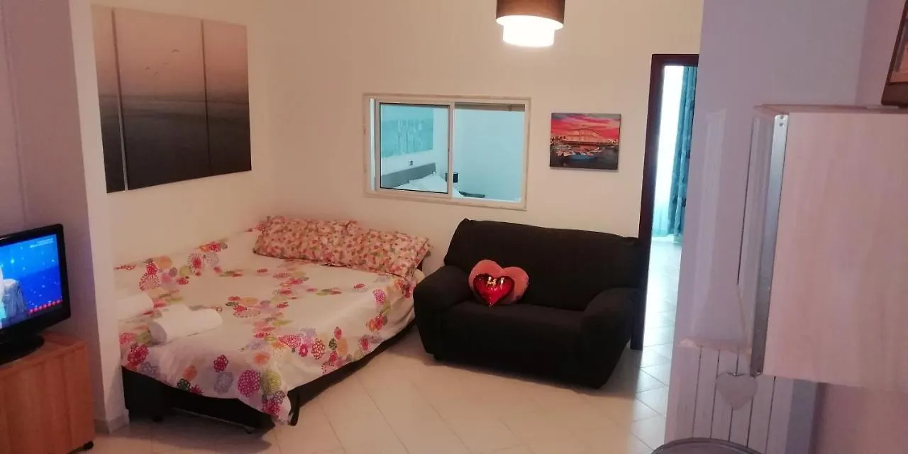 Quarto Piano Home Бари 0*,  Италия